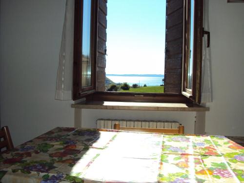 Costermano Apartment | Appartamento giallo