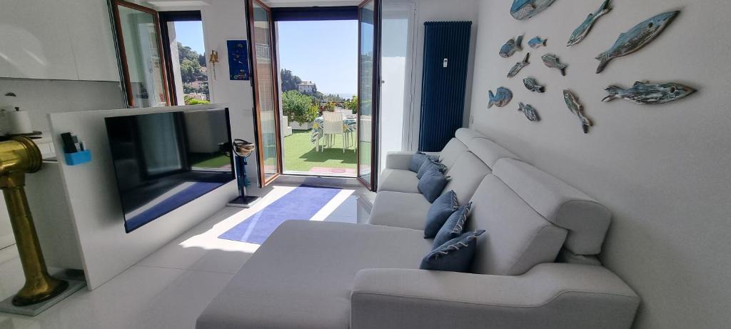 Rapallo Apartment | Appartamento Rapallo Sky Garden Maria Jose Liguria - Attico vista mare - Terraces - 2 bagni- 2 Camera da Letto - Box, Wi-fi, Idromassaggio Free inteiro Attico per Voi, con Ascensore