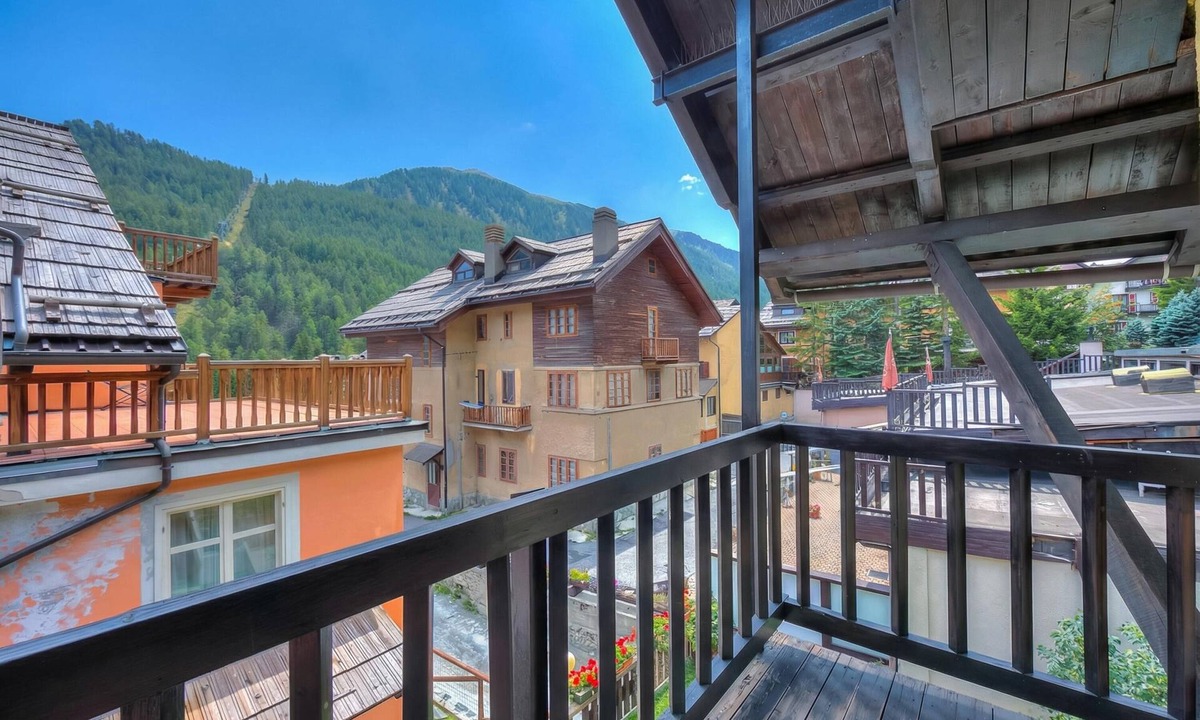 Claviere Apartment | Appartamento Rochebrune 200m from Ski, Claviere, Italy