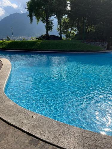 Valbrona Apartment | Appartamento Timeless con piscina e tennis