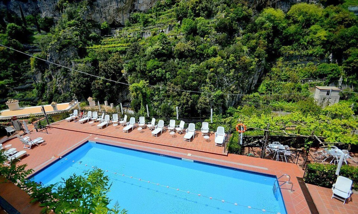 Ravello House | Appartamento Ulisse B: A graceful apartment situated in a quiet location, a few minutes from the town center.
