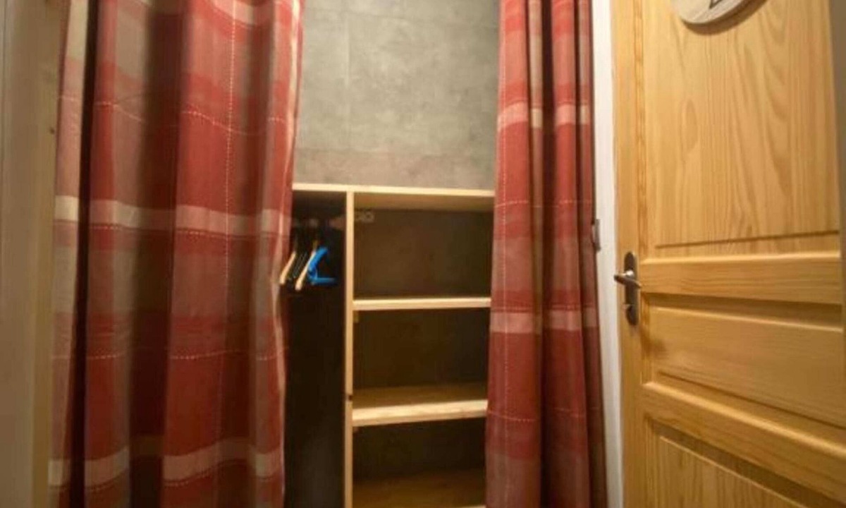 Saint-Jacques-des-Blats Cottage | Appartement Style Chalet 12 Personnes
