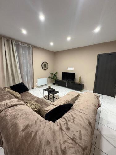 Bellegarde-sur-Valserine Apartment | Appartemment 2 chambres à 10min de la gare à pied - LYON -Paris-Bellegarde-Genève