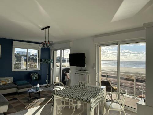 Saint-Georges-de-Didonne Apartment | Appartement T4 - 6 pers - Parking - Vue Mer à St Georges de Didonne - FR-1-738-51