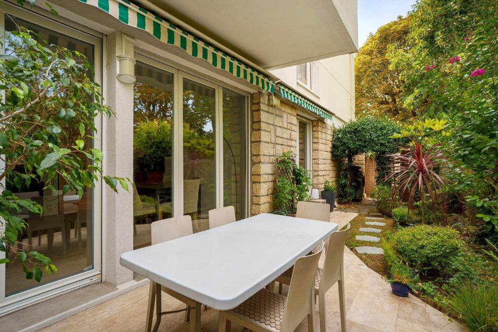 Saint-Cloud Apartment | Appartement 90m2 Sur Jardin Clos
