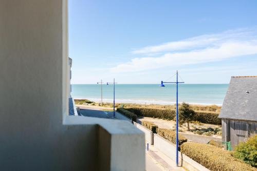 Barneville-Carteret Apartment | Appartement avec balconnet et vue mer