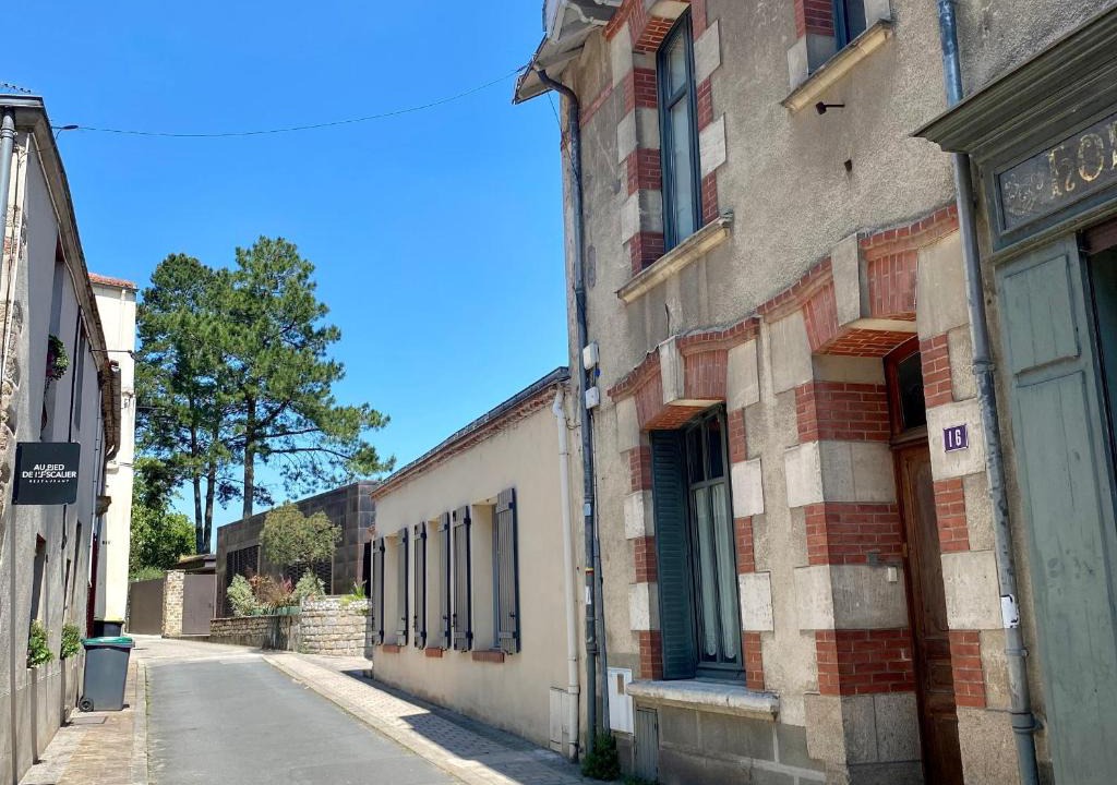 Clisson Apartment | Appartement atypique avec wifi au cœur de Clisson - FR-1-306-1310