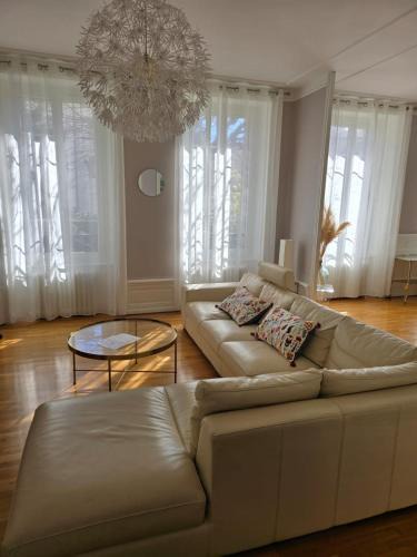 Blatin Apartment | Appartement de charme en plein centre ville avec spacieux garage privé