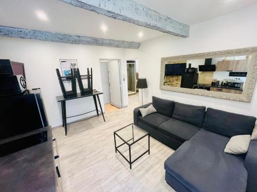 Cucuron Apartment | Appartement T2 centre village