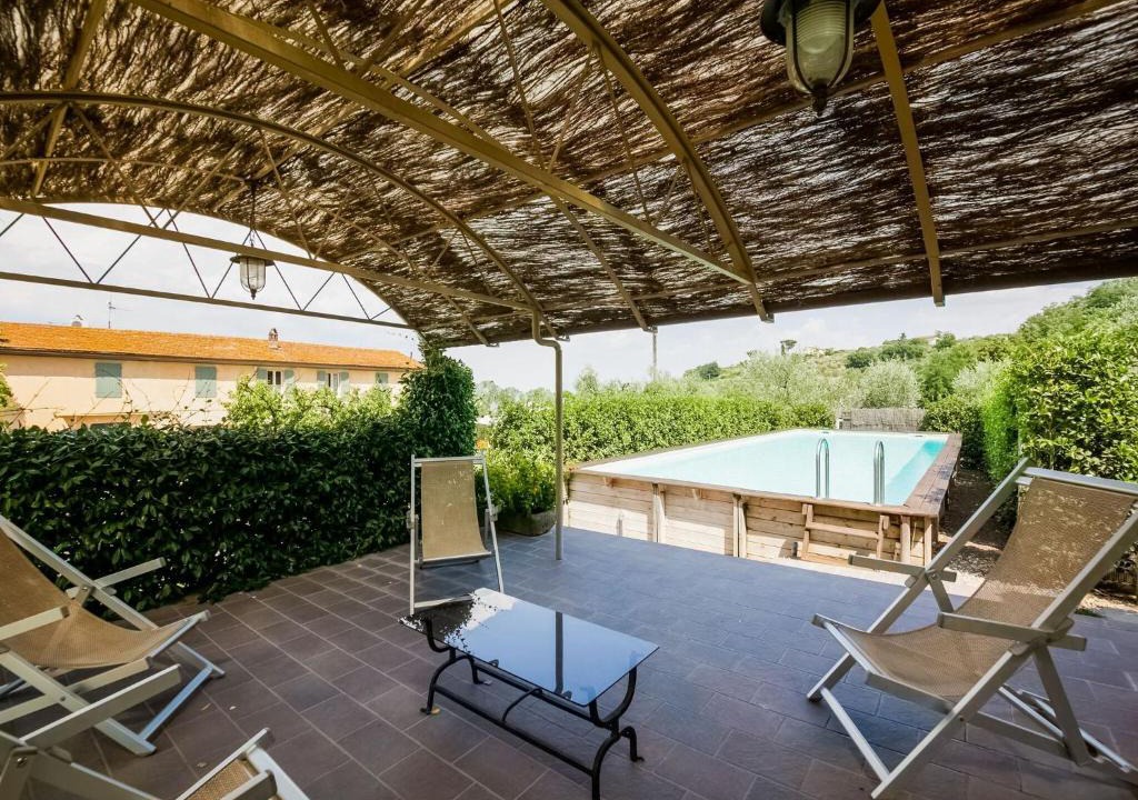 Cantagrillo House | Appealing apartments in Cantagrillo with shared pool