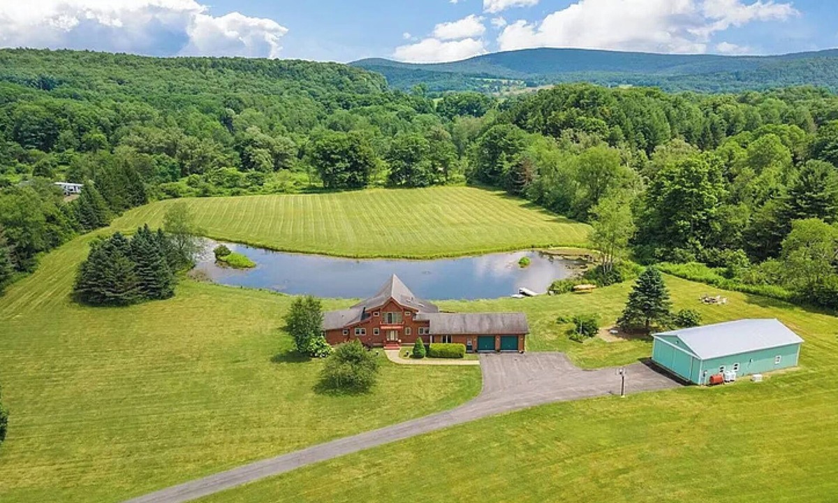Cooperstown House | APPLE TREE POND | 13 Acres Near Dreams Park | Sleeps 10