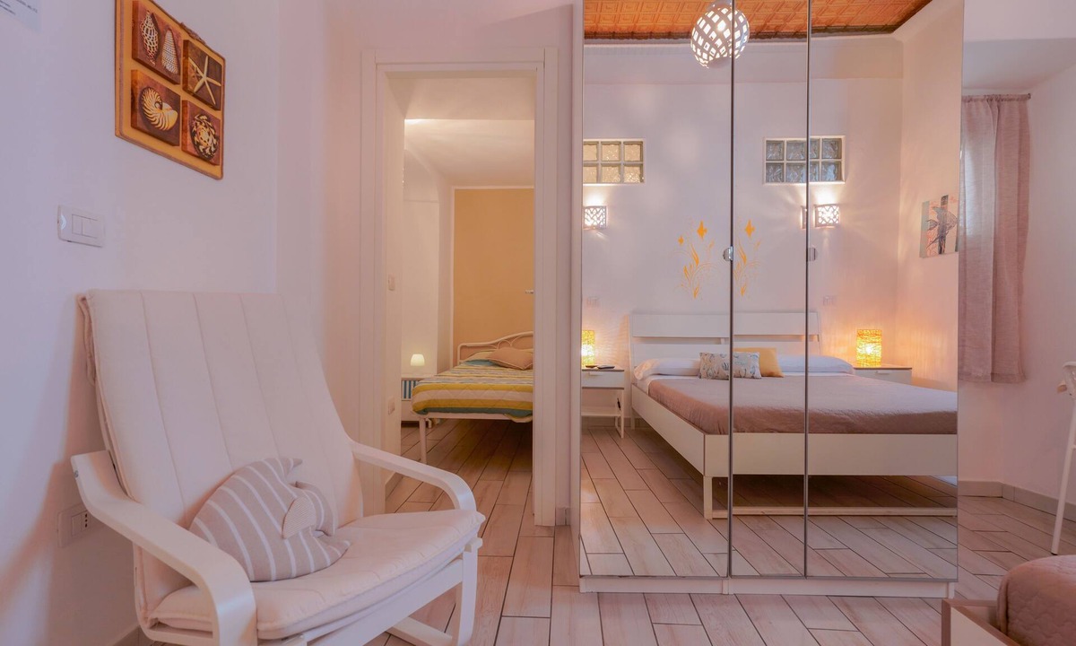 Historic Castle District House | Approdo Rooms - Eja Sardinia
