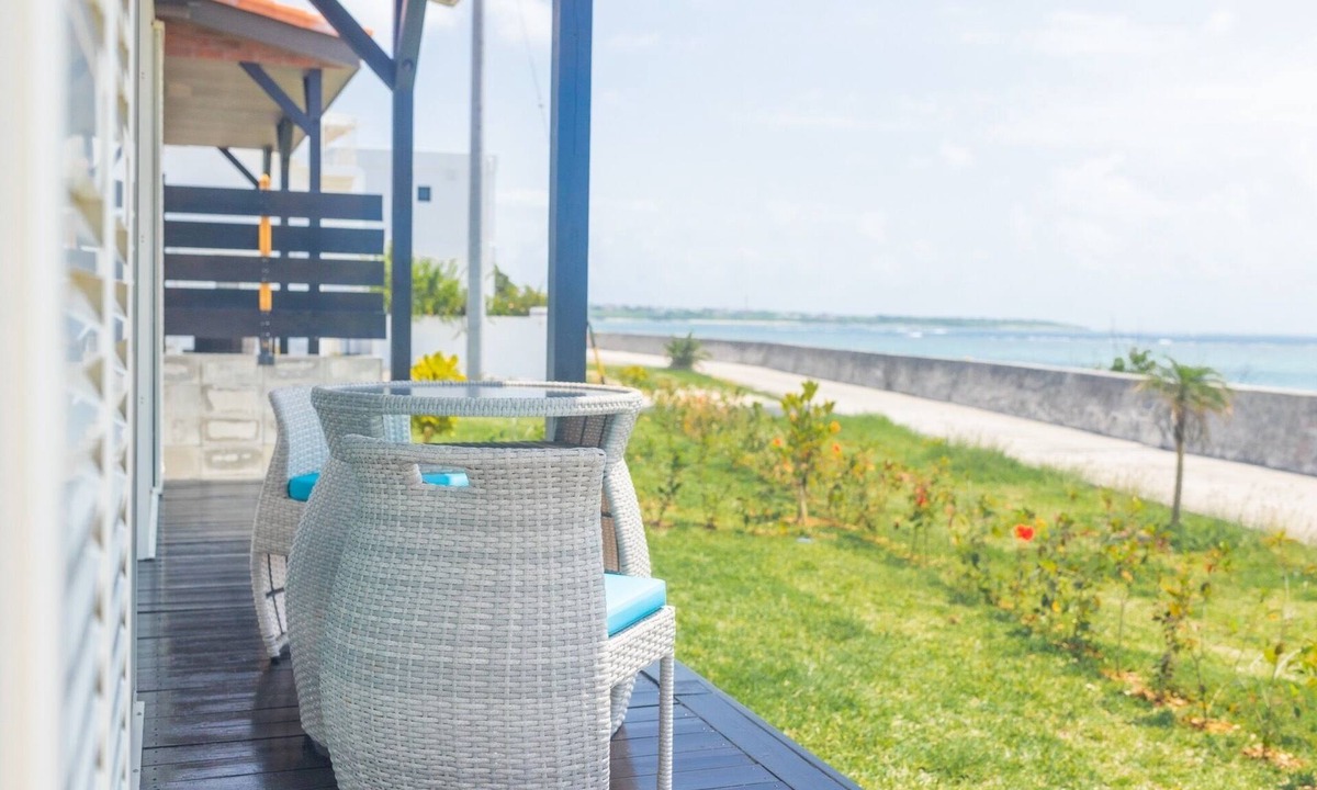 Taketomi-jima Taketomi-cho House | Approximately 10 minutes drive to downtown and airport! Stay" ⇨ "Live" "Another Home by the Sea" - Enjoy an extraordinary experience on Ishigaki Island and spend your time as you would in everyday life.