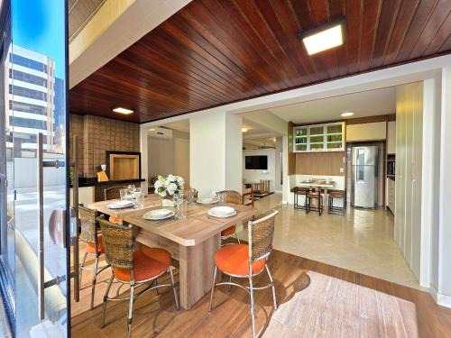 Andorinha Apartment | Apt 4 Quartos com Ar Condicionado 130m da Praia