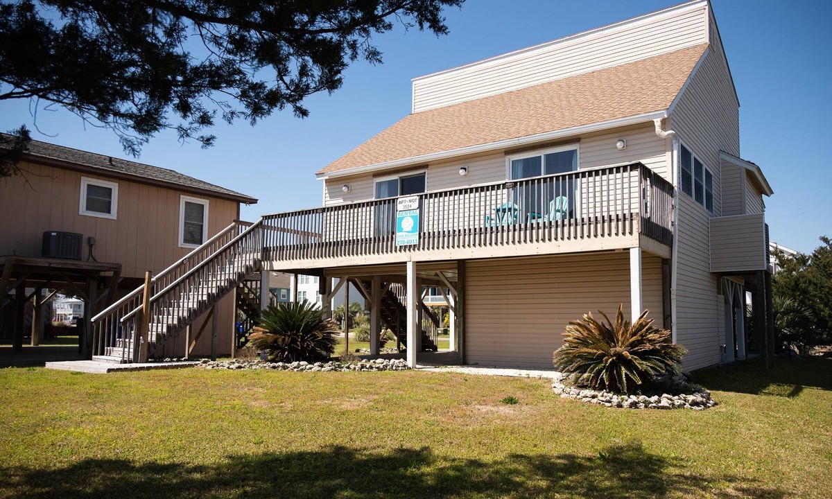 Long Beach House | Apt Not: Comfortable, Open Home One Block from Beach with Screened Porch