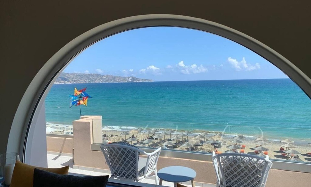 Malevizi Hotel | Aptera Beach