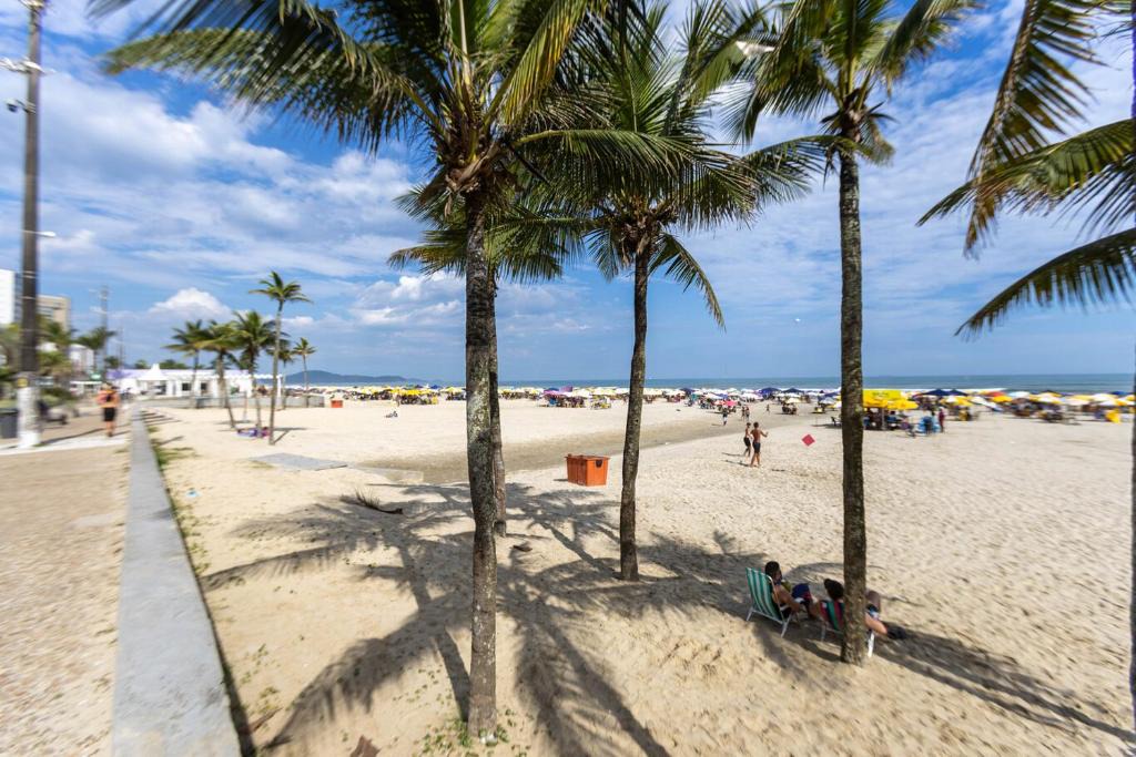 Mirim Apartment | Apto com Ar e 2 Dorm na Vila Mirim perto da Praia