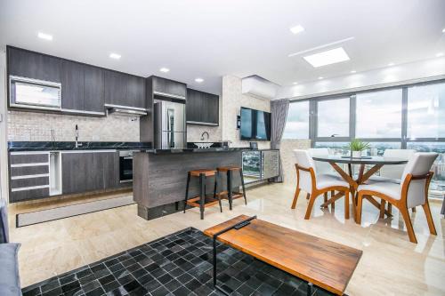 Reboucas Apartment | Apto de 2 Quartos no 35 andar c 2 Vagas - SEV3507