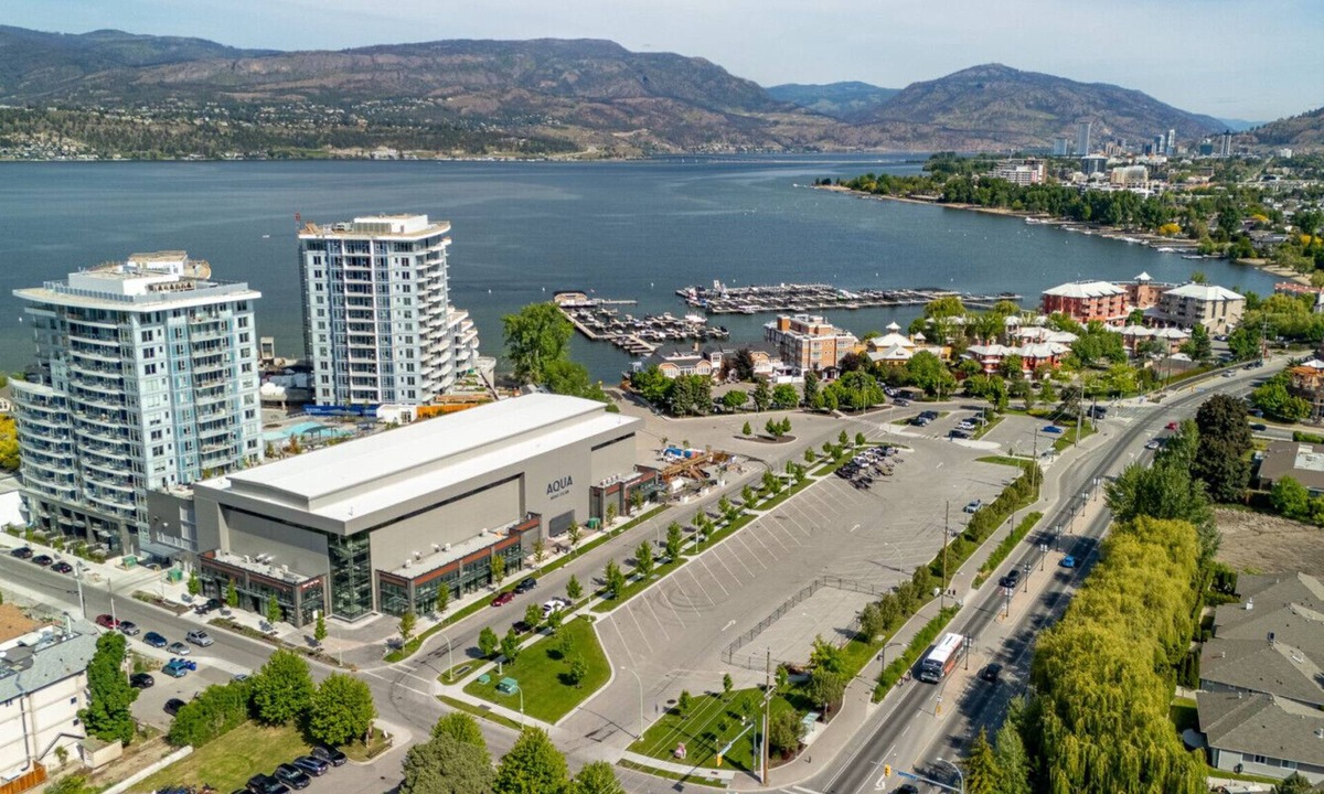 South Pandosy Condo | AQUA Corner Unit w Balcony and Amazing View #614