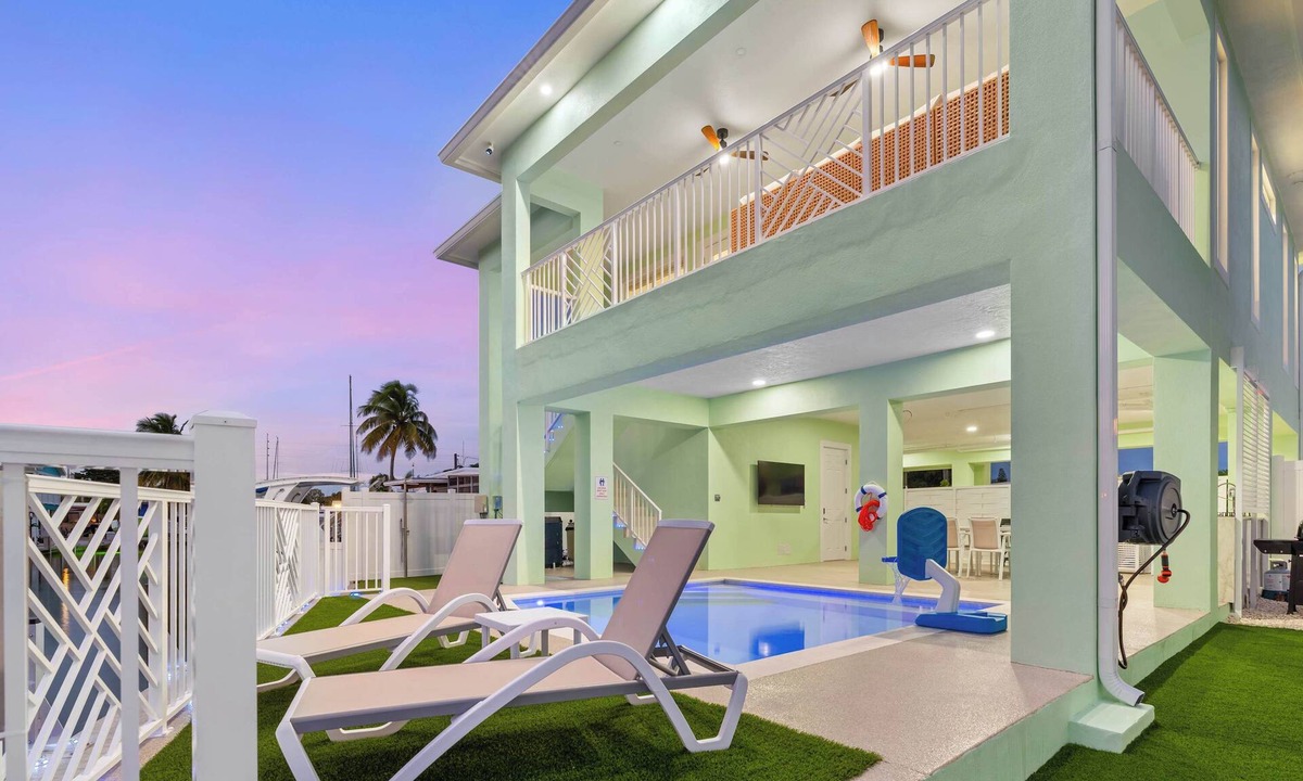 Marathon Villa | Aqua Verde ~ Waterfront Lux Gem ~ Dock ~ Game Room