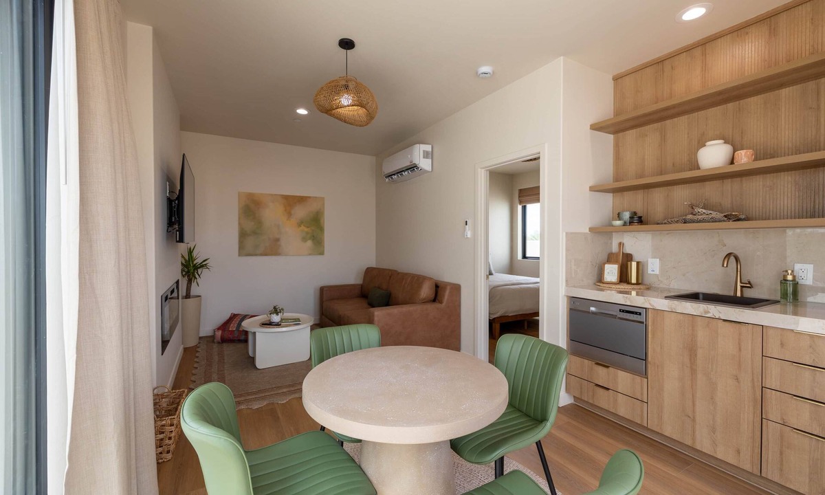 Apache Junction House | Ara 02: A one bedroom suite and rooftop viewing deck, Ara #2
