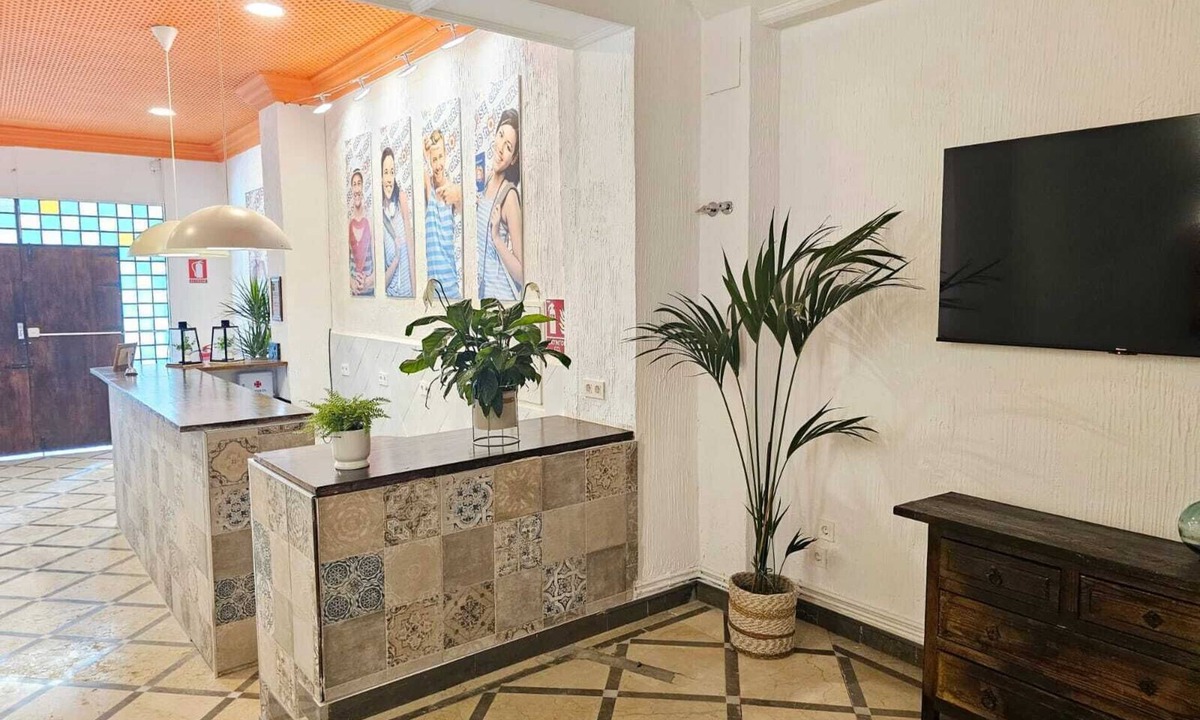 Camino de Ronda Hostel | Arc House Granada