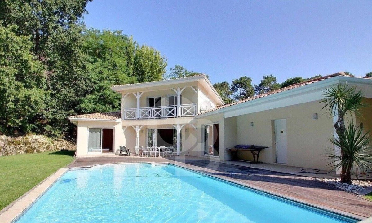 Le Moulleau Villa | Arcachon Le Moulleau Beautiful 4 bedroom villa, swimming pool and large garden