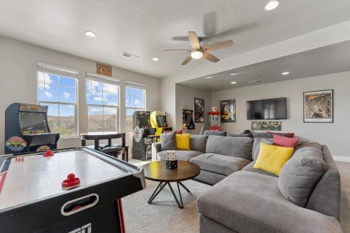 Sienna Hills House | Arcade Adventure townhouse
