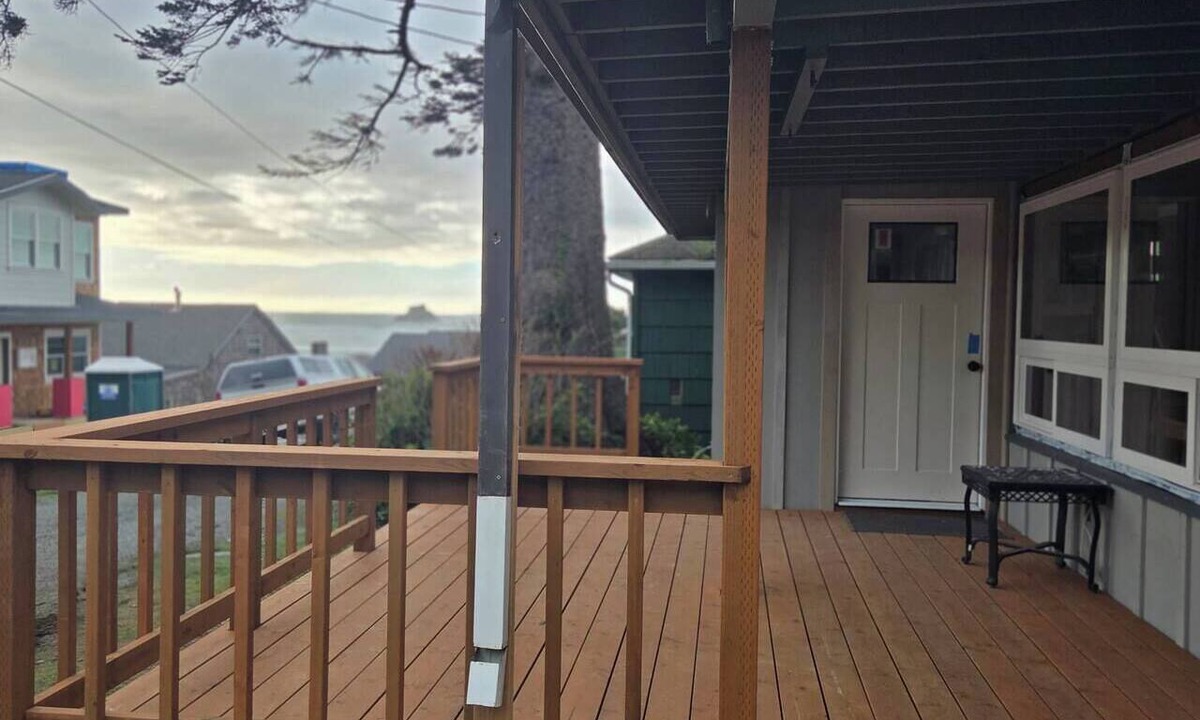 Arch Cape Cottage | Arch Cape cottage with a View