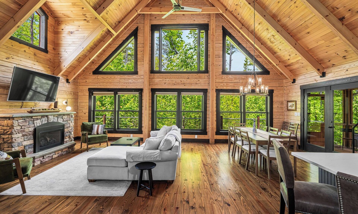 Stanton Cabin | Arch Fun Cabin - Modern Cabin w/Hot Tub, Games & Views