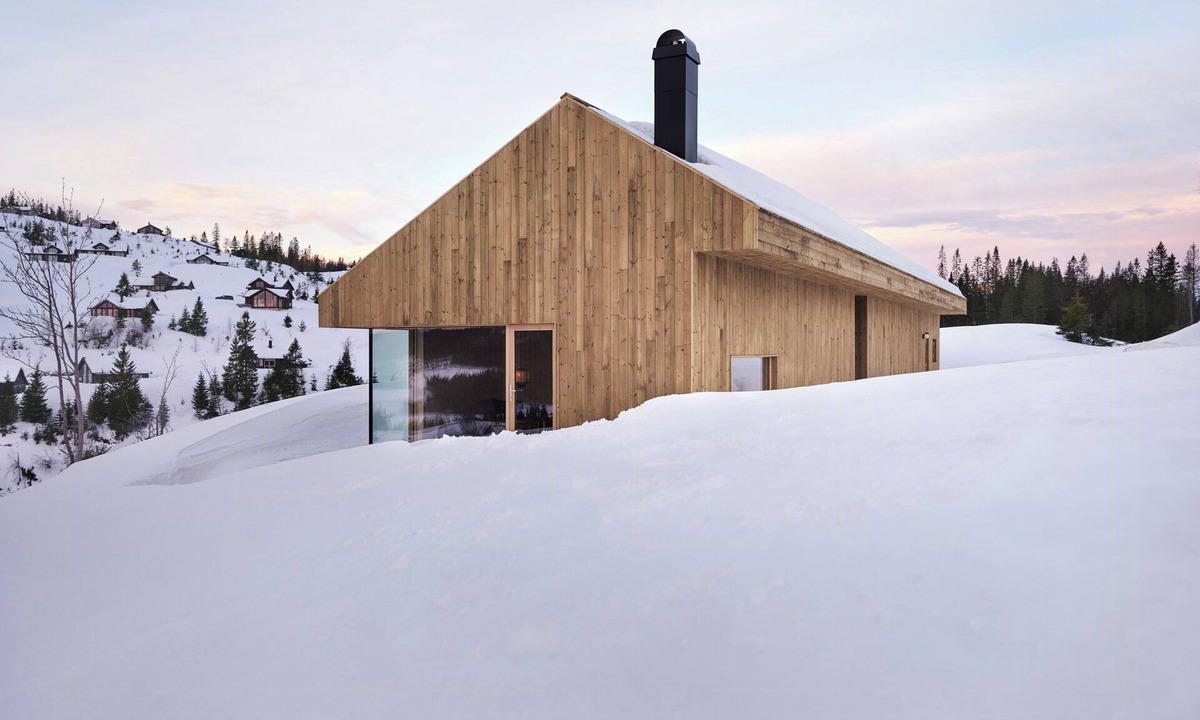 Lunner House | Architect-designed cabin with Lake Mylla views
