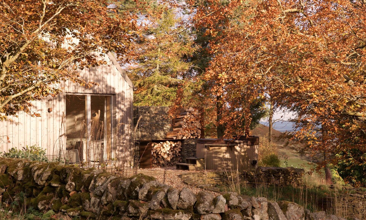 Penicuik Cottage | Architect-designed cabin in the hills near Edinburgh. Wood-fired hot tub.