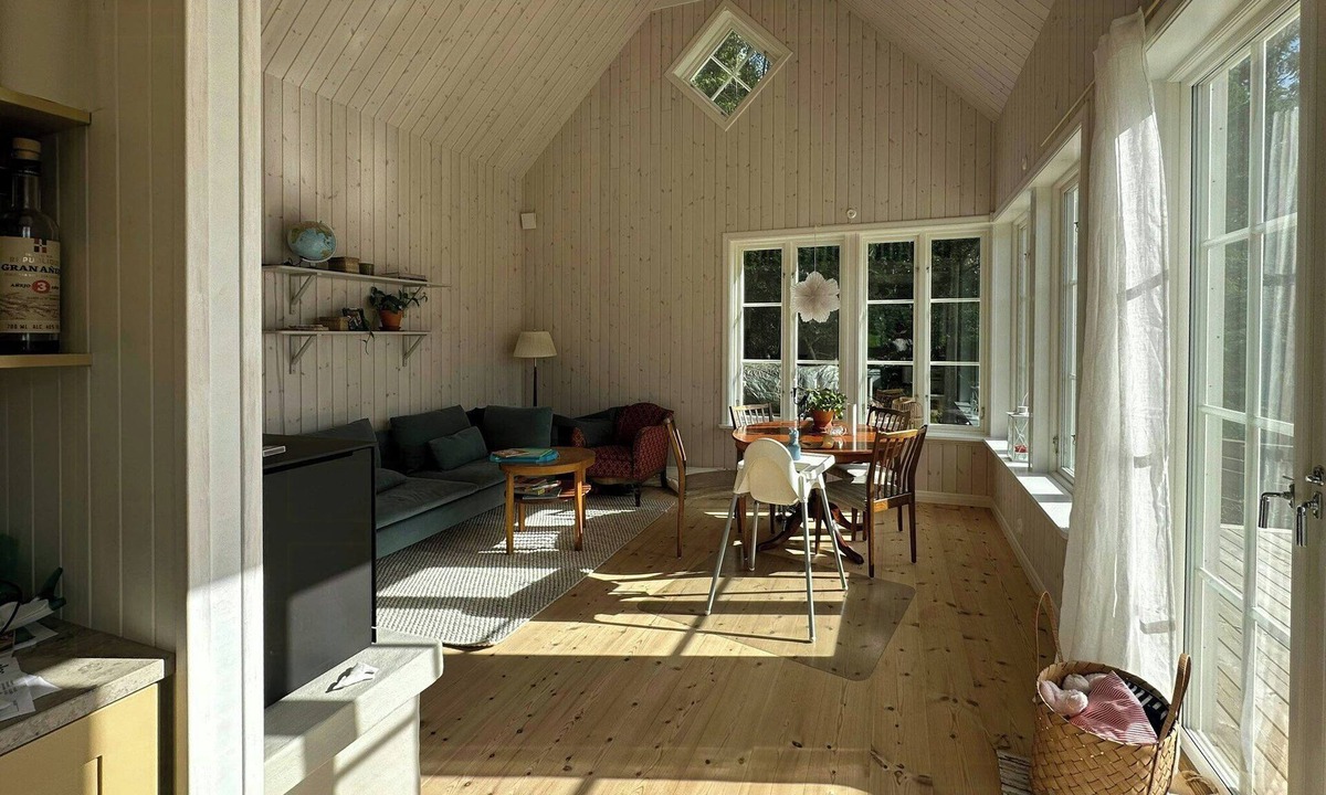 Hindas House | Architect-designed cabin with lake view in Hindås