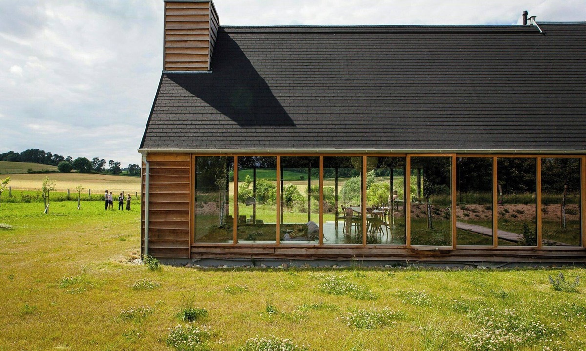 Pinnow House | Architect-designed house with views in Uckermark