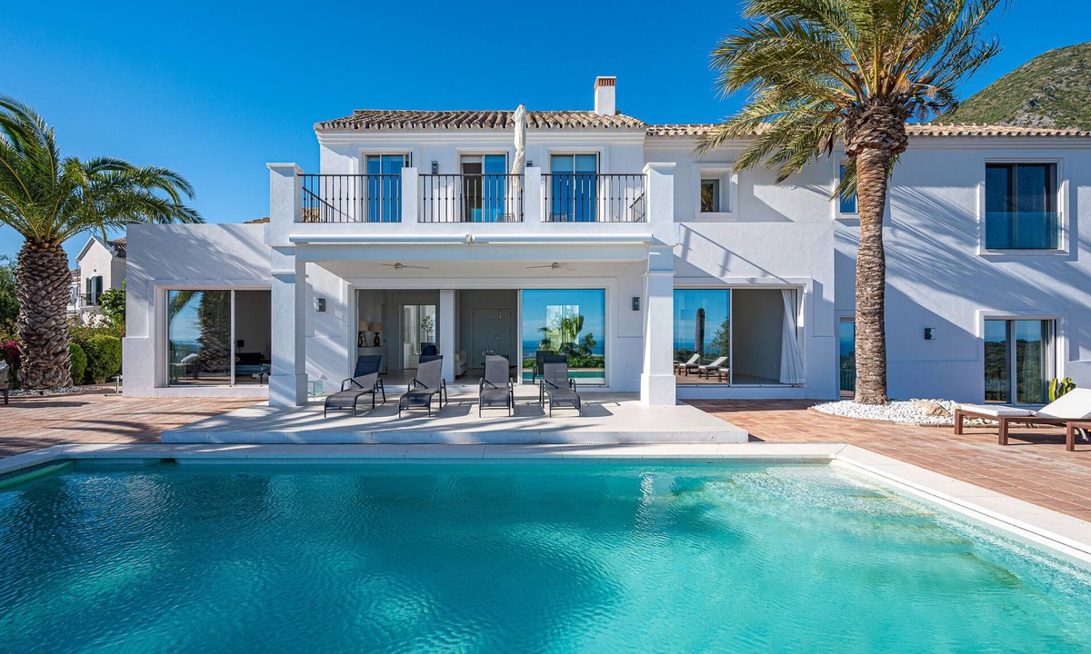 Istan Villa | Architect designed villa with amazing views - 10 minutes to Puente Romano resort