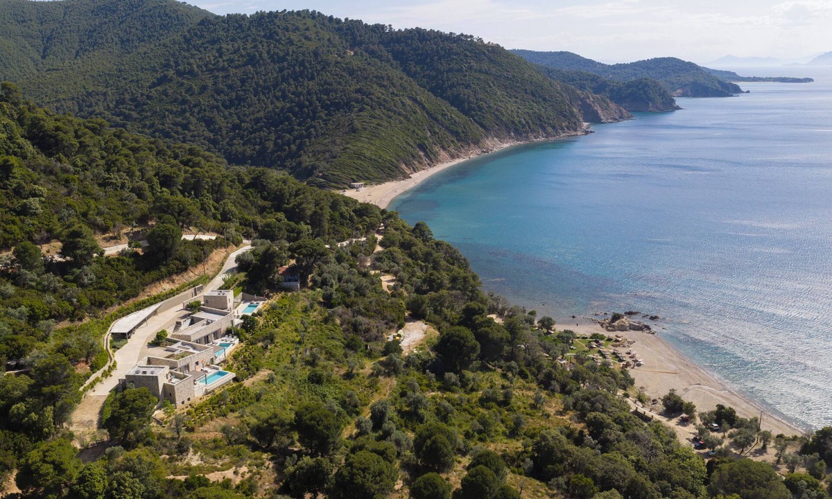 Skiathos Villa | Architect-designed villas with infinity pools 4 min walk from relaxing beach