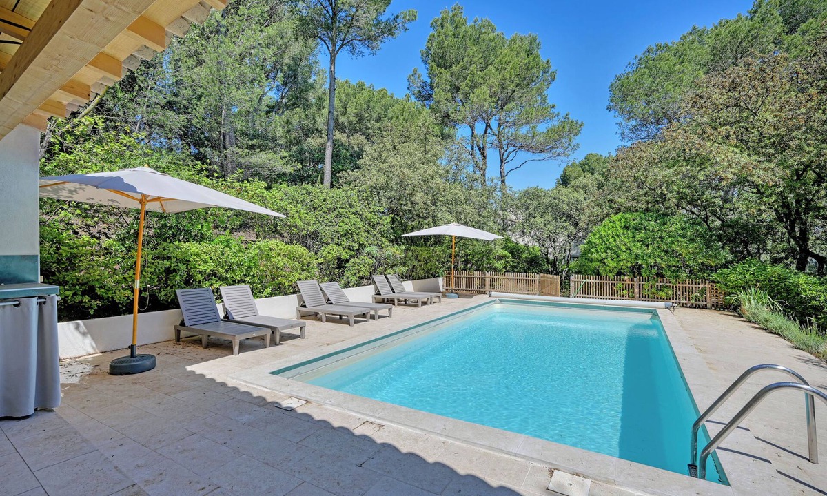 Jonquerettes Villa | Architect's villa of 250m2 with swimming pool under the pines near Avignon/Luberon