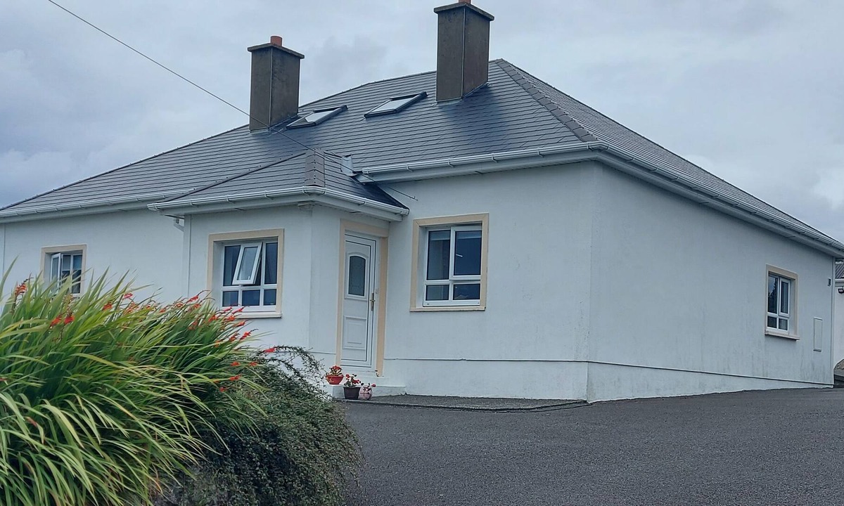 Bunbeg House | ARD AN PHÍOBAIRE, pet friendly in Derrybeg, County Donegal