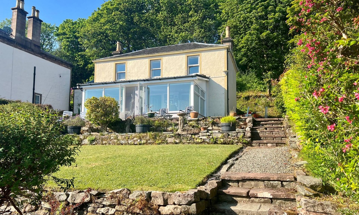 Kilmun House | Ardmun House - waterfront villa that sleeps 6 guests in 4 bedrooms