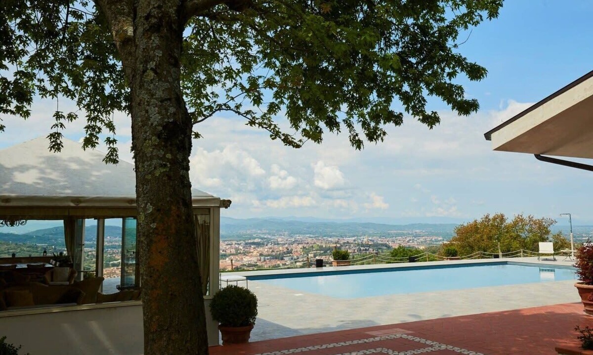 Arezzo Villa | Arezzo villa Summary: