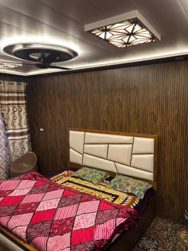 Dal Lake House | Arfat home stay