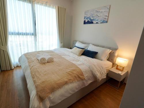 Tha Sala Bed & Breakfast | Arise Resort Condo with Infinity Pool and City view