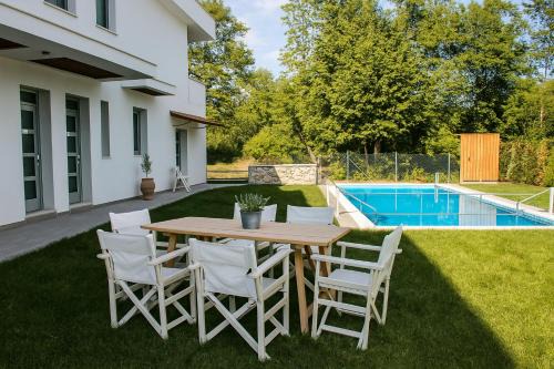 Olympiada Apartment | Aristotelia Gi Ikies - Famous Sporting Event Poolside Retreats