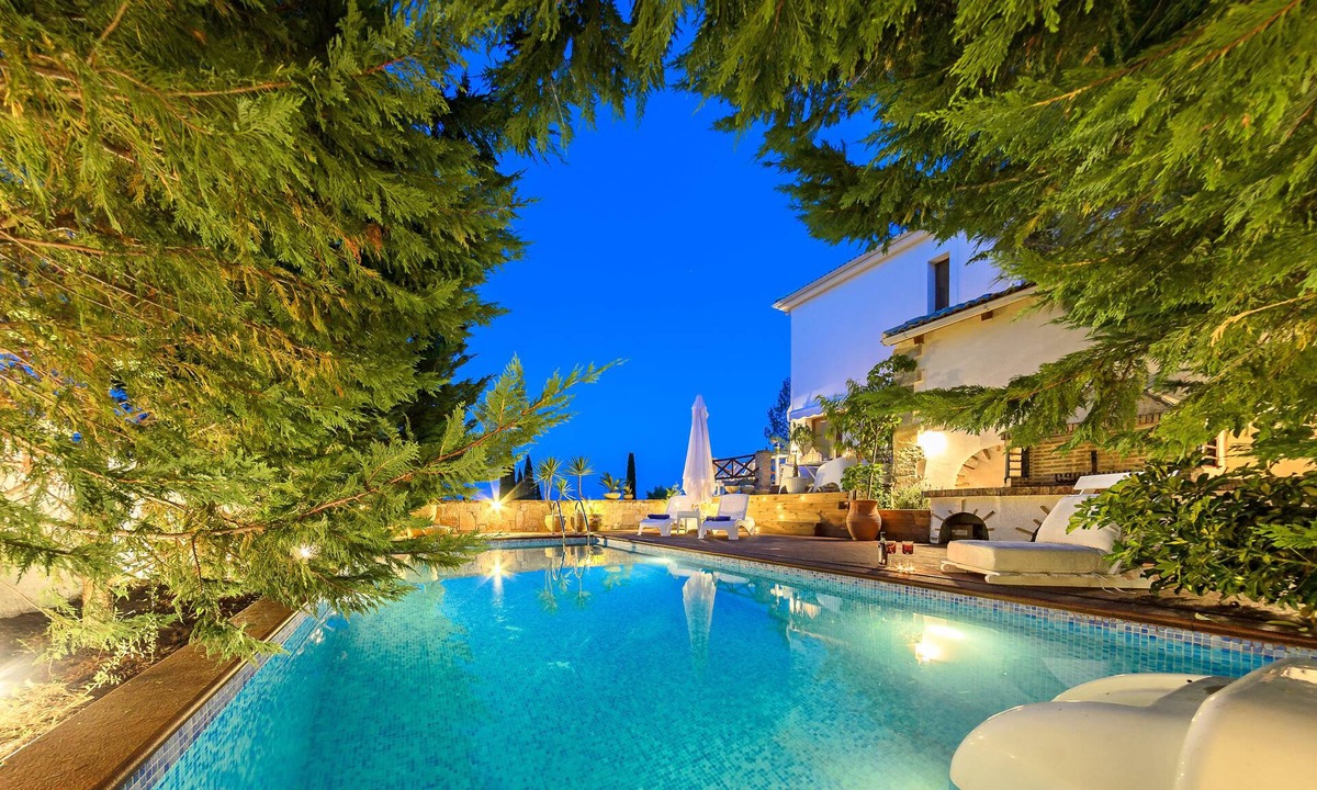 Mouzaki Villa | Ark Luxury Villa