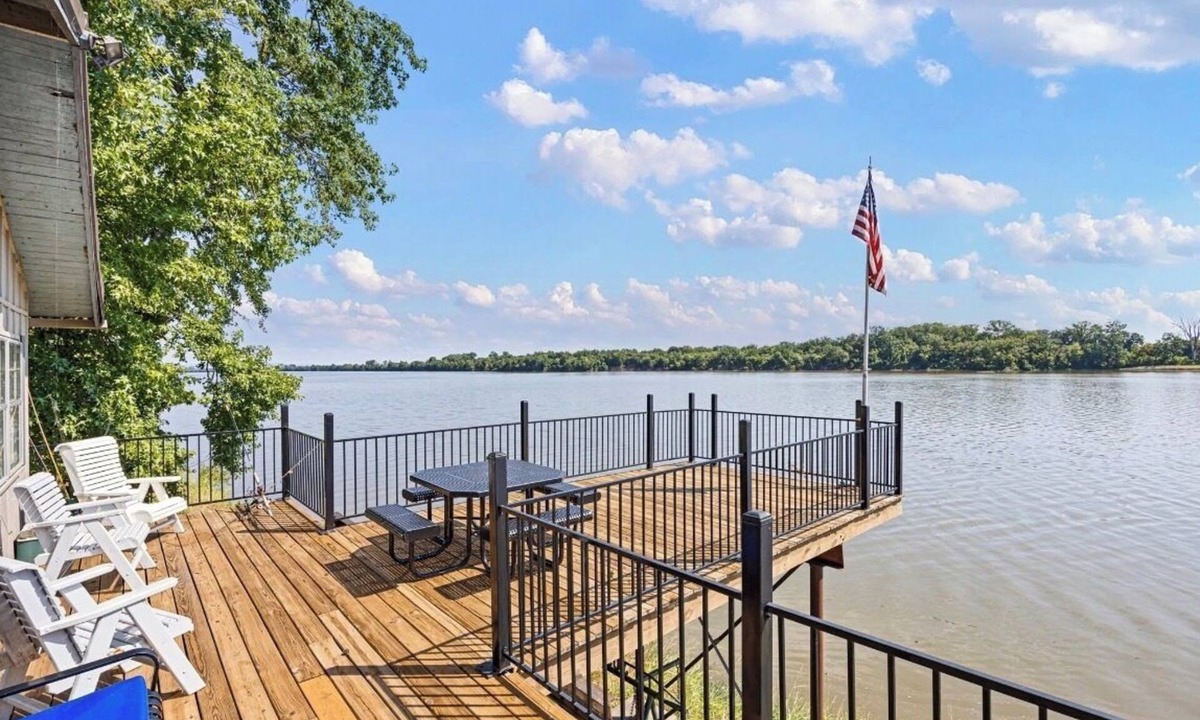 Morrilton House | Arkansas River House at the Foot Hills of Petit Jean Mt.