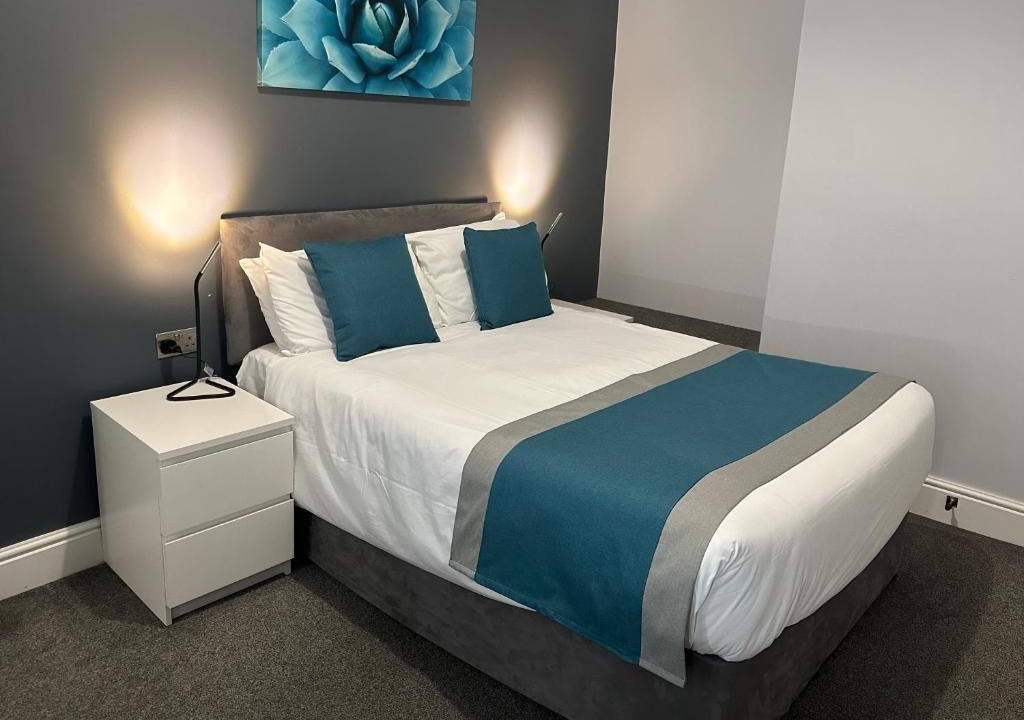 Basingstoke House | Arlan House, Central Basingstoke Hotel