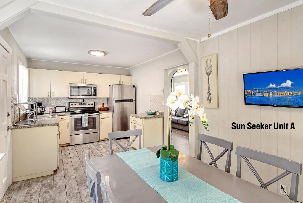 Southgate Apartment | Arlington Bungalows-Sarasota 10 min to Siesta Key