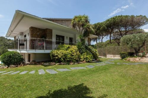 Llinars del Valles Apartment | Armonía Superior