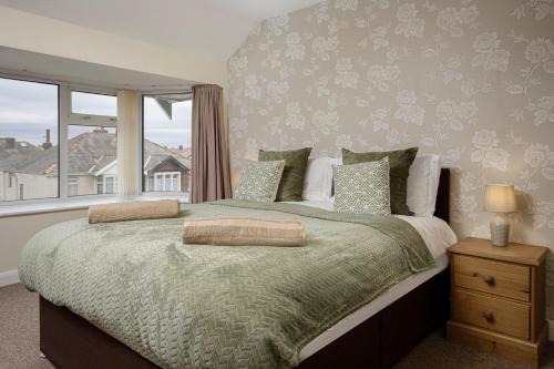 South Shore House | Arnside - Spacious 10-Bedroom Seaside Cottage with Hot Tub