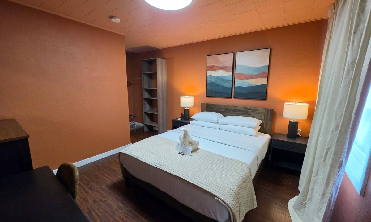 Sundance Hotel | Arrowhead Motel